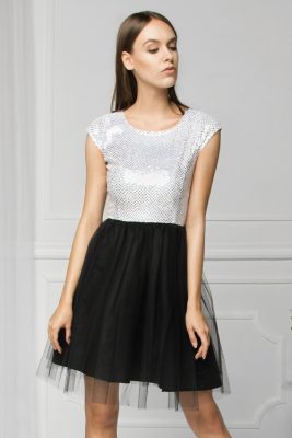 Czarna tiulowa sukienka na wesele błyszcząca biało czarna