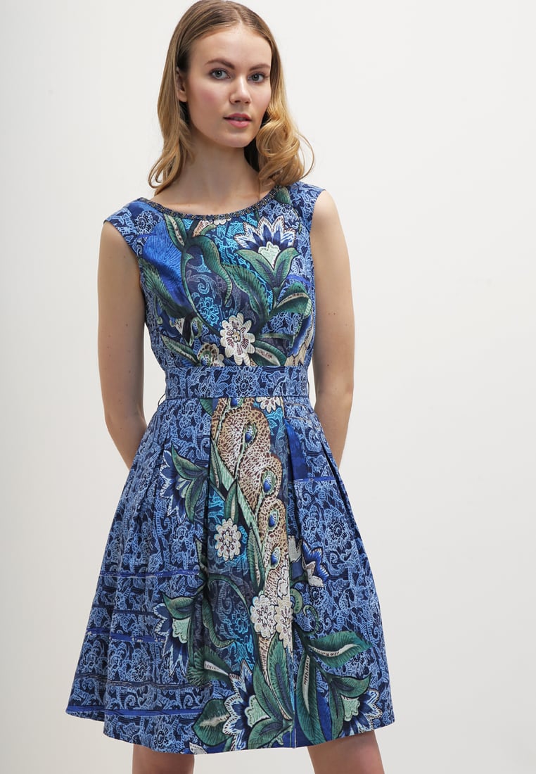 Letnia mini sukienka w kwiaty niebieska
