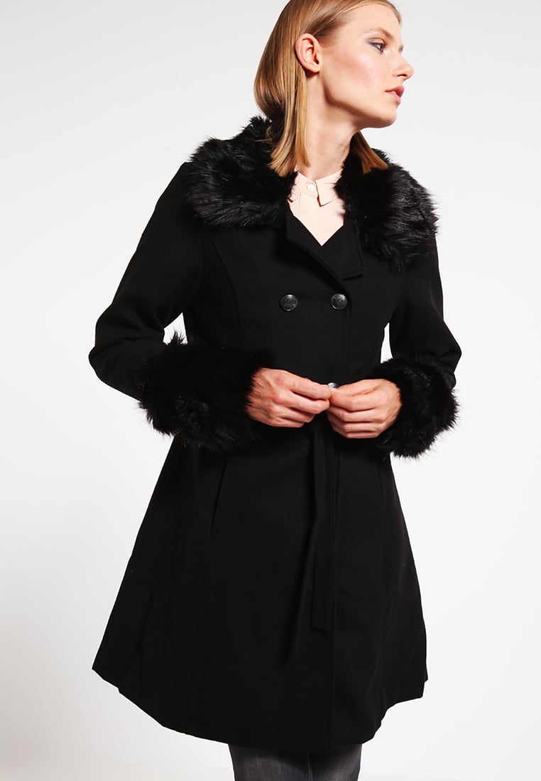 Czarny płaszcz zimowy damski z futerkiem