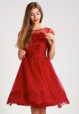 Sukienki na studniówkę w kolorze czerwonym