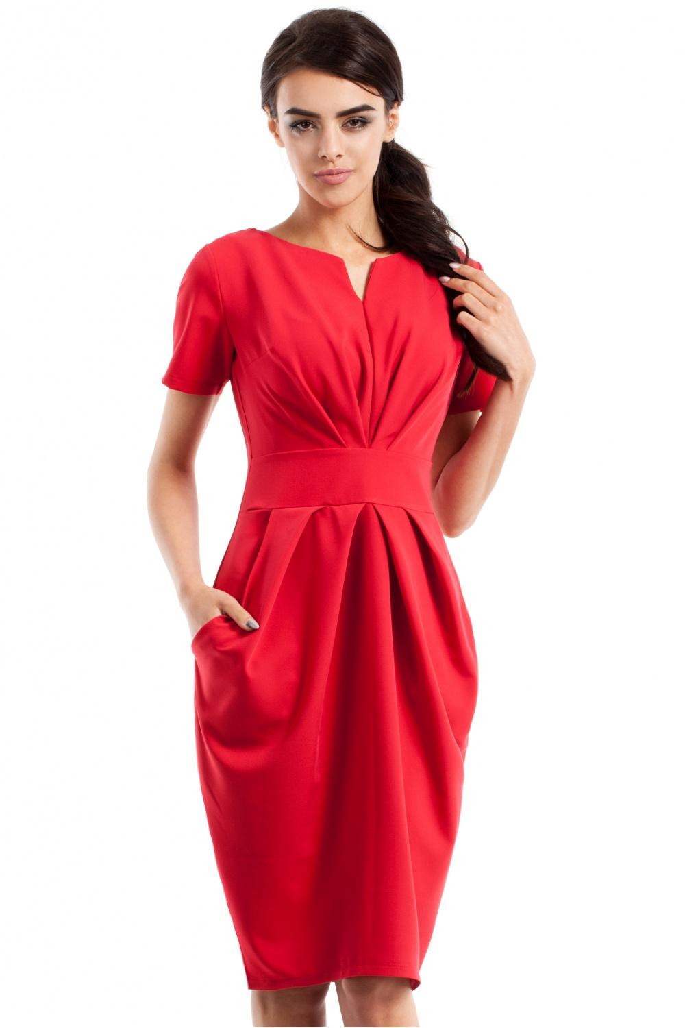 Drapowana sukienka w kolorze czerwonym