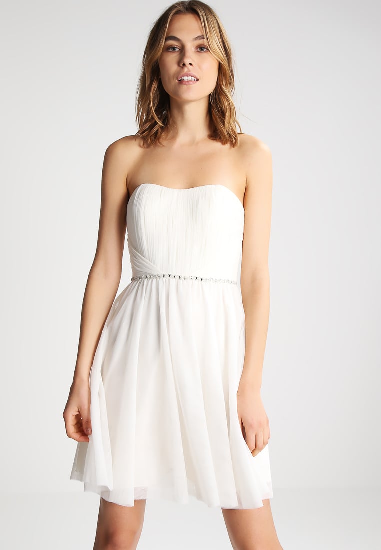 biała sukienka gorsetowa na bal i wieczorne uroczystości