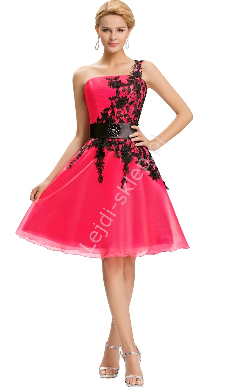 Różowa sukienka gorsetowa z koronką