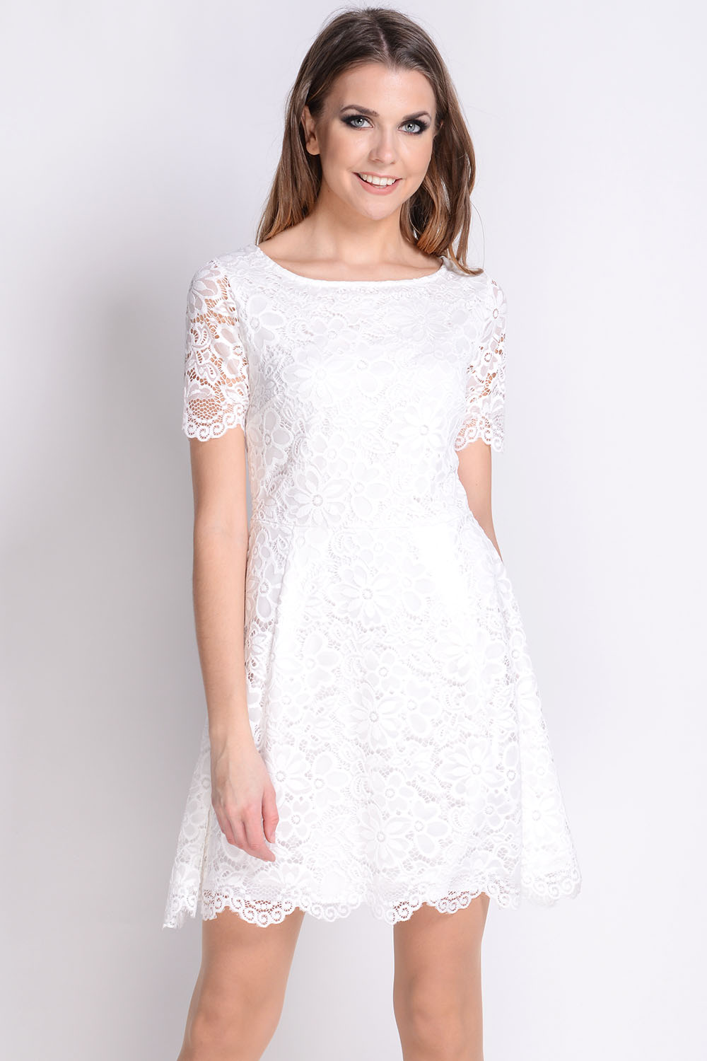 Koktajlowa sukienka koronkowa biała