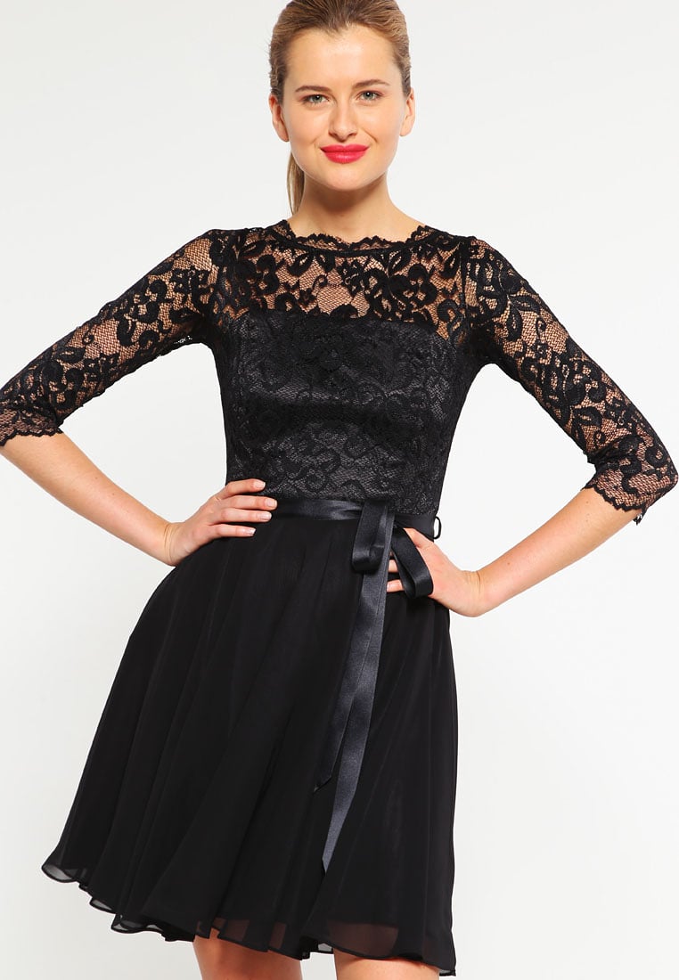 czarna sukienka z koronką