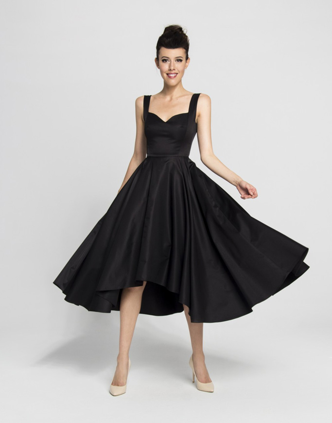 Czarna koktajlowa sukienka lata 50