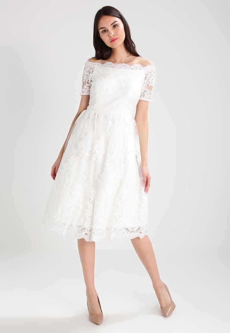 Koktajlowa biała sukienka z koronki