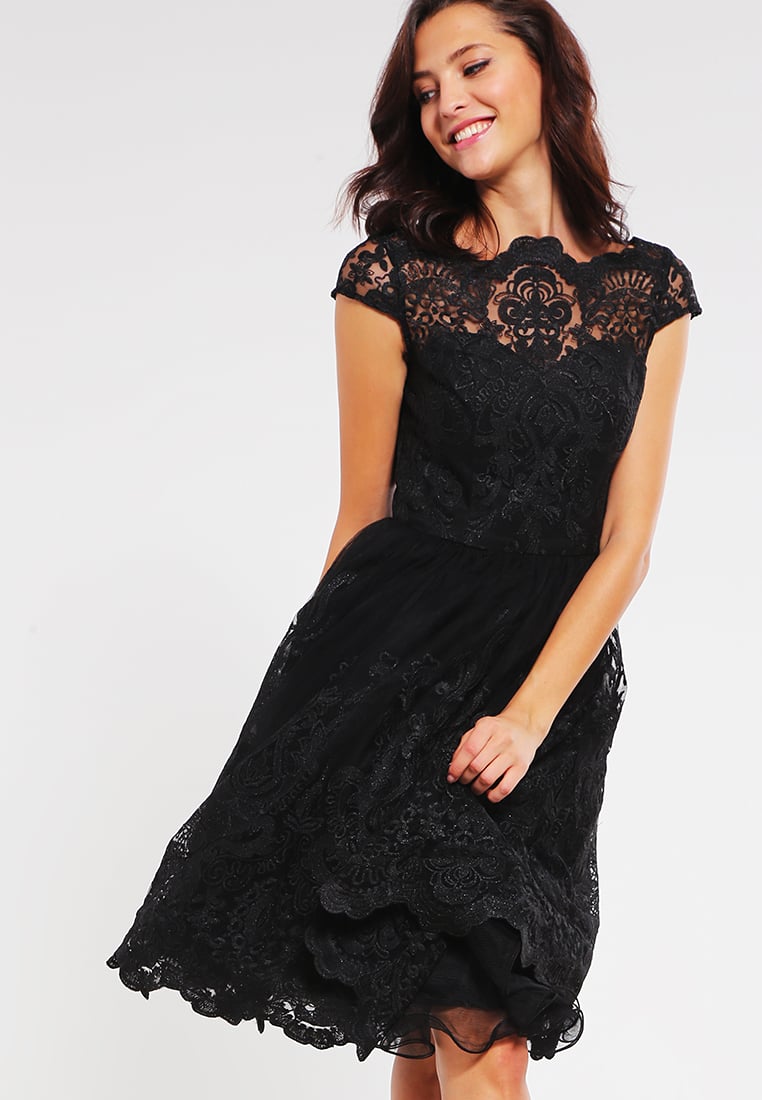 Koronkowa czarna sukienka na wesele i studniówkę