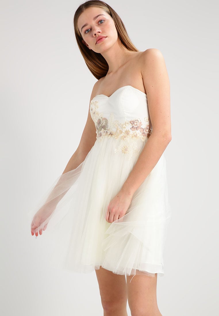 Biała gorsetowa sukienka bez ramiączek