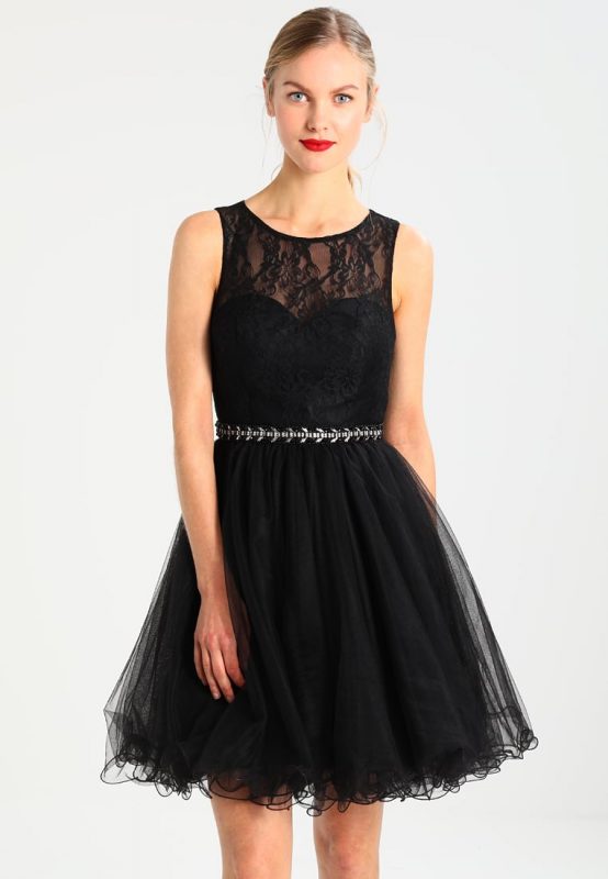 Czarna sukienka z tiulowym dołem