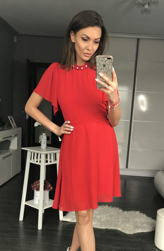 Czerwona koktajlowa sukienka z szyfonu