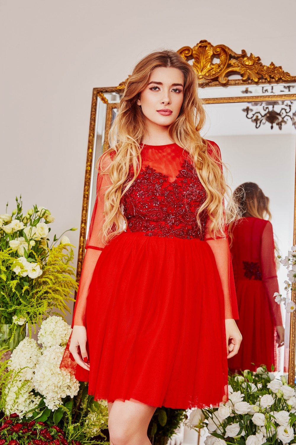 Czerwona sukienka balowa rękawy z siateczki