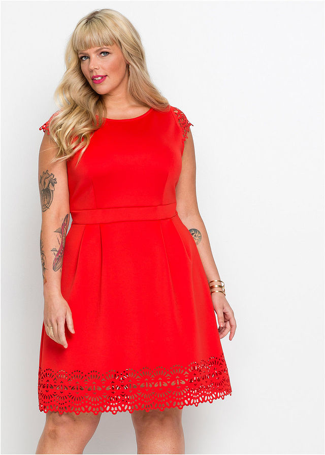 Czerwona sukienka plus size dla puszystych