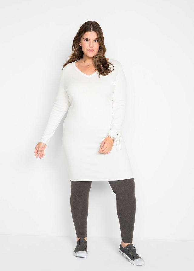 Dzianinowa sukienka sweterkowa plus size biała