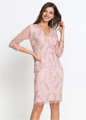 Pastelowa różowa sukienka z cekinami