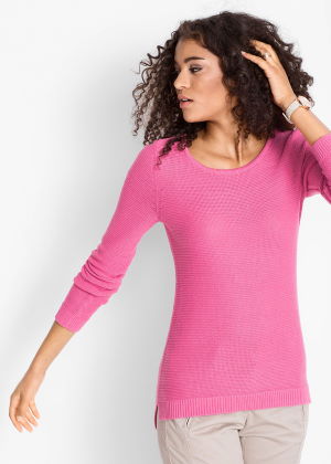 Sweter z rozcięciami po bokach różowy